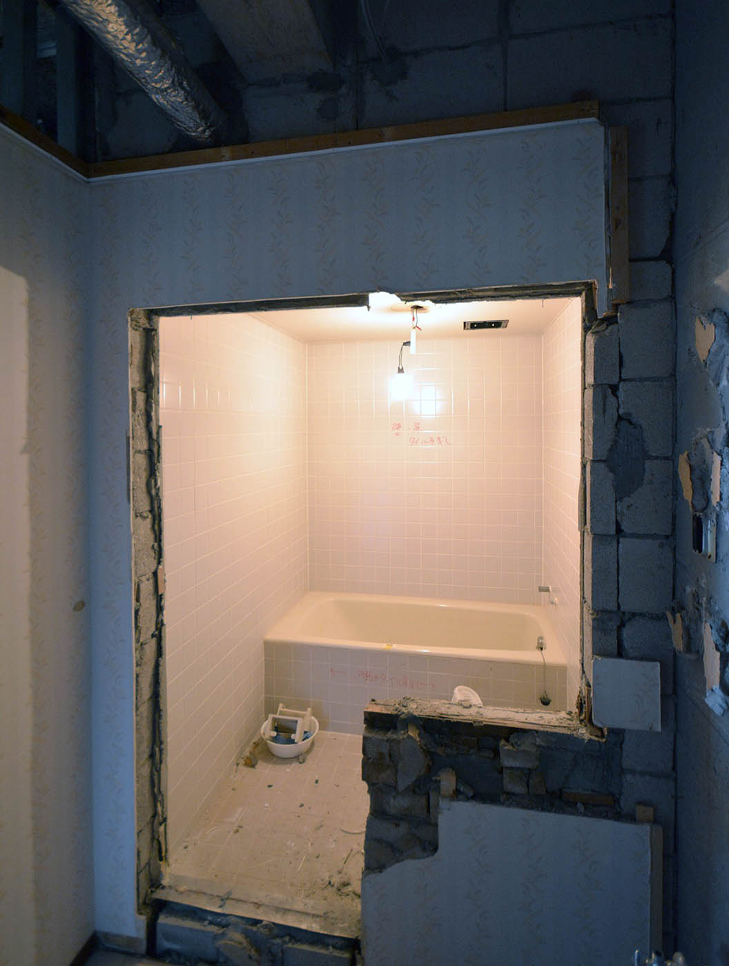 ヴィンテージマンションの浴室の扉撤去