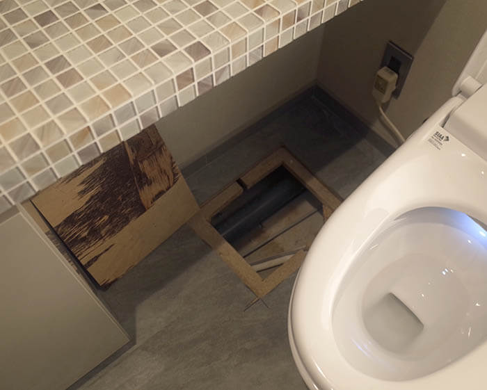 トイレ床段差の解消可否の為の事前解体調査
