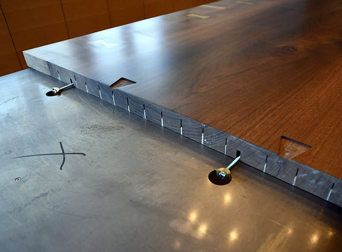 お客さまお手持ちのウォールナット無垢テーブルに石材と金属を加えた改造したダイニングテーブル