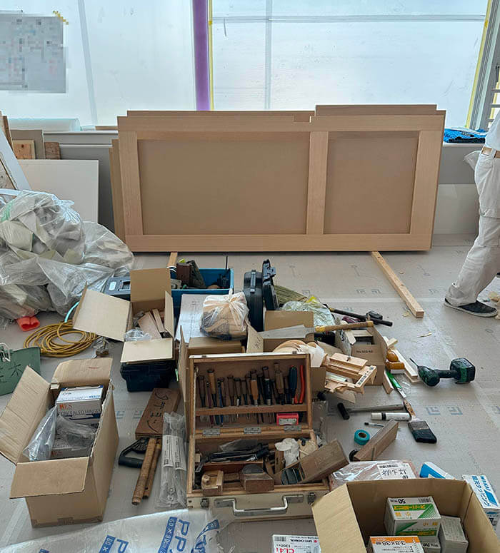 建具吊り込み作業