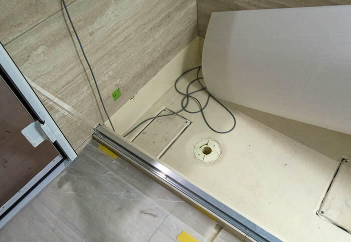 オーダーユニットバスの組み立て